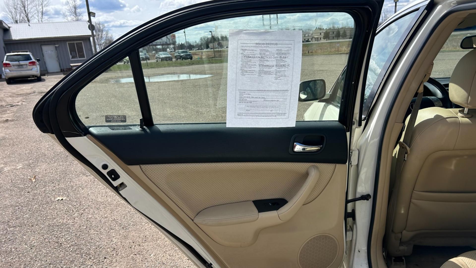 2004 White Acura TSX 5-speed AT with Navigation System (JH4CL96954C) with an 2.4L L4 DOHC 16V engine, 5-Speed Automatic Overdrive transmission, located at 17255 hwy 65 NE, Ham Lake, MN, 55304, 0.000000, 0.000000 - Photo#14